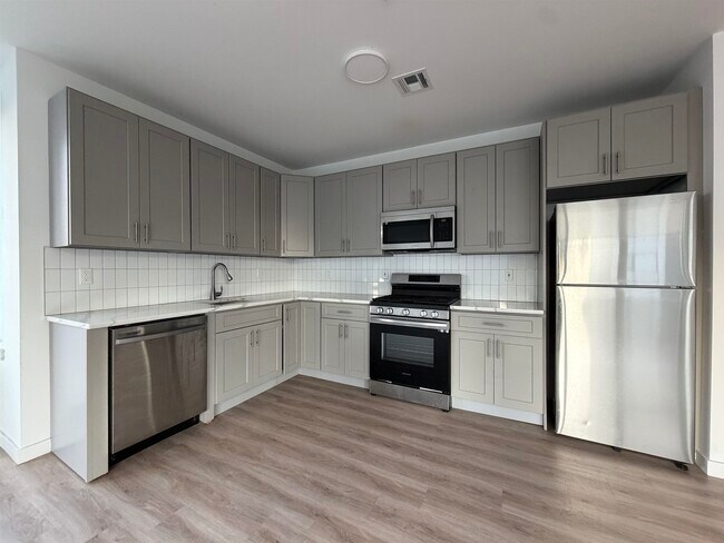 Building Photo - 306 Bergen Ave