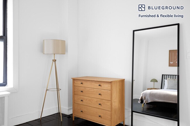 Building Photo - 15 W 55th St