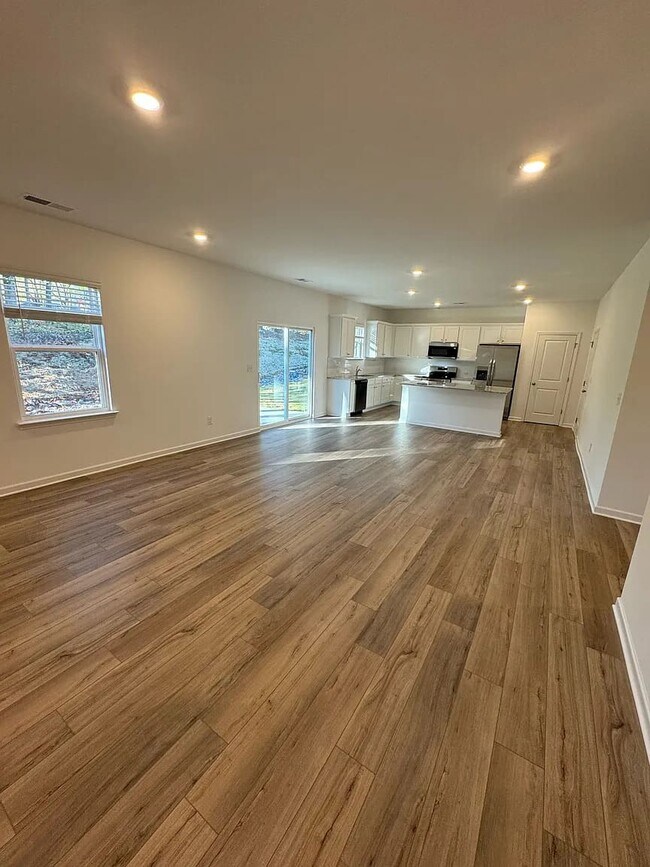 Building Photo - 514 Madison Lakeview Dr
