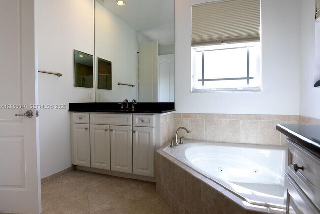 Building Photo - 8630 Lakeside Bnd