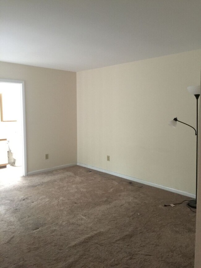 Building Photo - Modern 3BR Condo in Finley Forest – Prime Chapel Hill Location near UNC & RTP