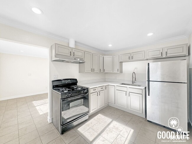 Building Photo - Fond Du Lac Ave