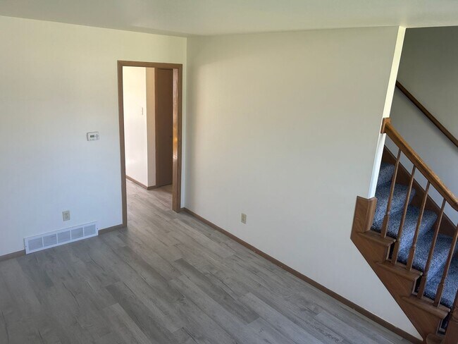 Building Photo - 730 Fairwood Dr
