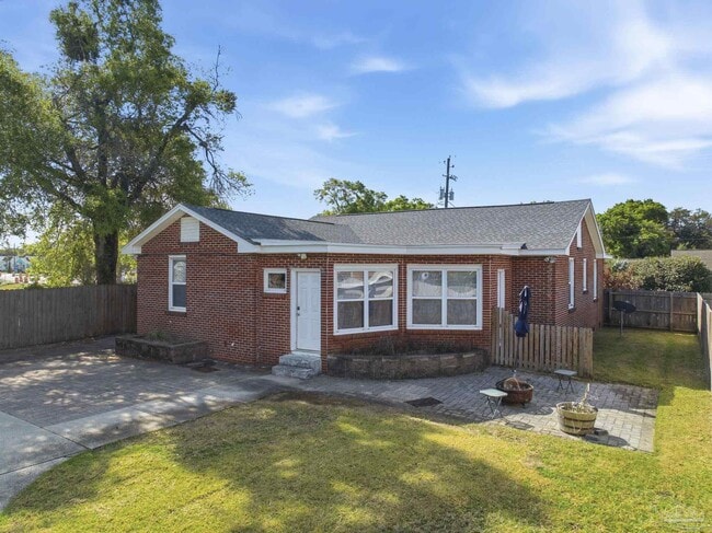 Building Photo - 1618 W Garden St