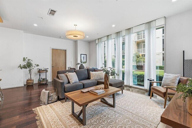 Building Photo - 1600 Barton Springs Rd