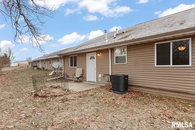 Building Photo - 3005 N Molleck Dr