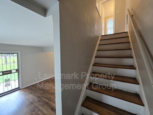 Building Photo - 9151 Mansfield St