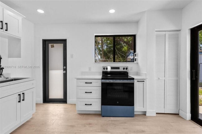 Building Photo - 14171 SW 37th Ct