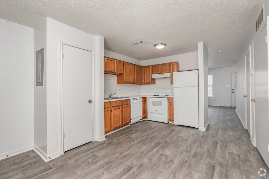Primary Photo - Greens of Concord Apartments