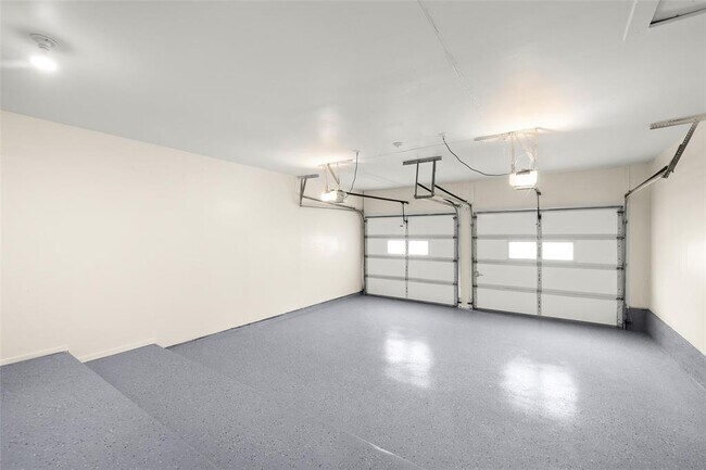 Building Photo - 3205 Santa Monica Dr