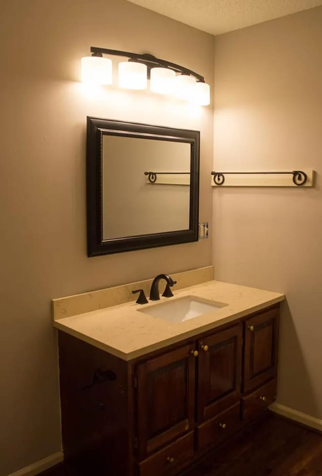 Building Photo - 1080 Maple Cir