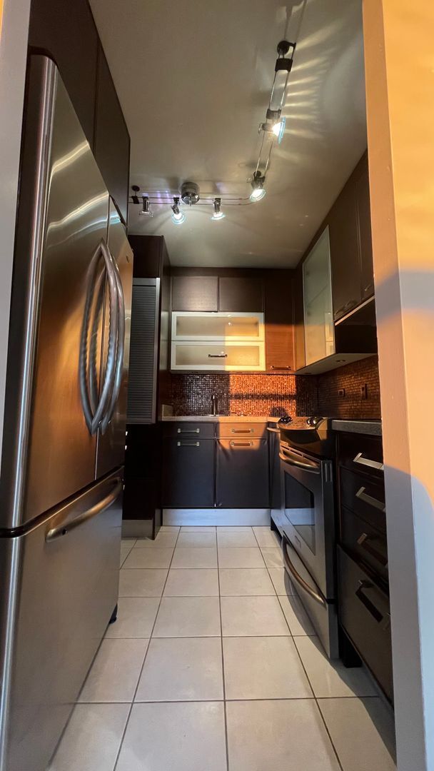 Building Photo - Nice 1 bedroom Condo in Gold Coast/Old Town