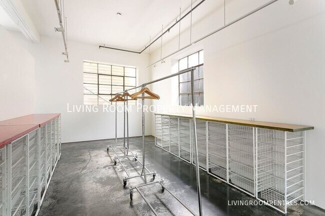 Building Photo - 1600 SE Division St