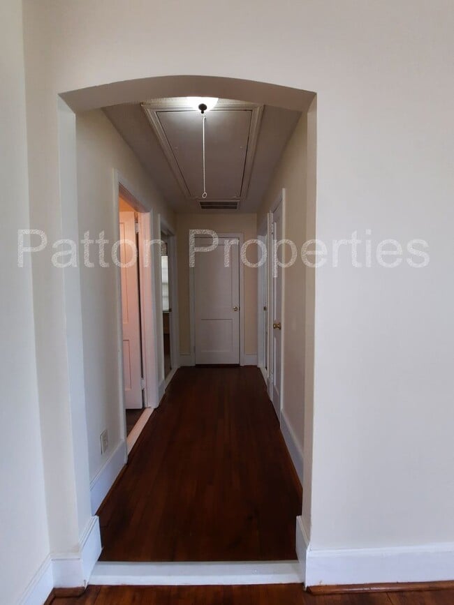 Building Photo - College Place Home