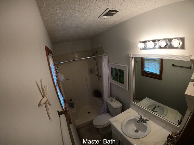 Building Photo - 201 Deerchase Dr