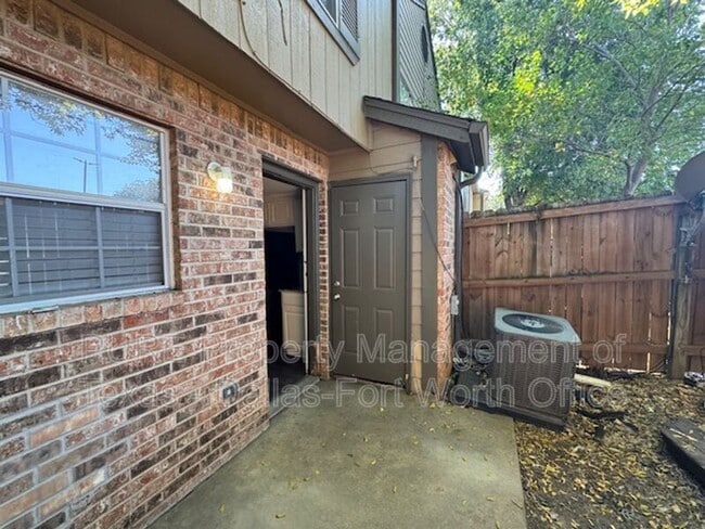 Building Photo - 4004 W Pioneer Dr