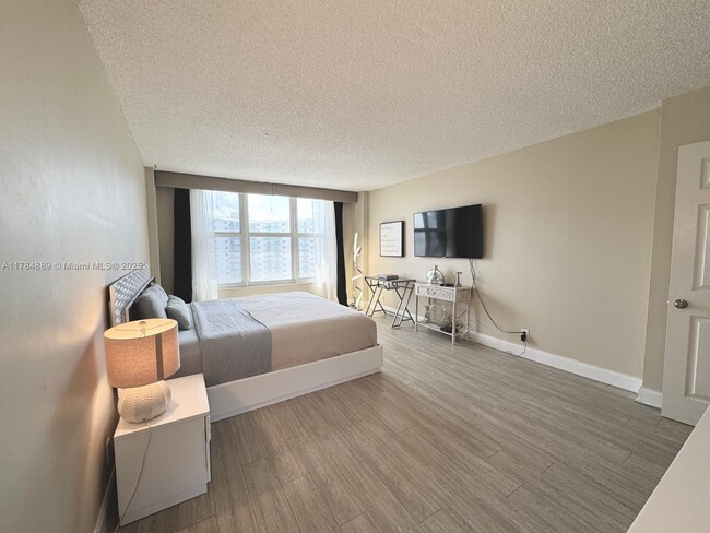 Building Photo - 3800 S Ocean Dr