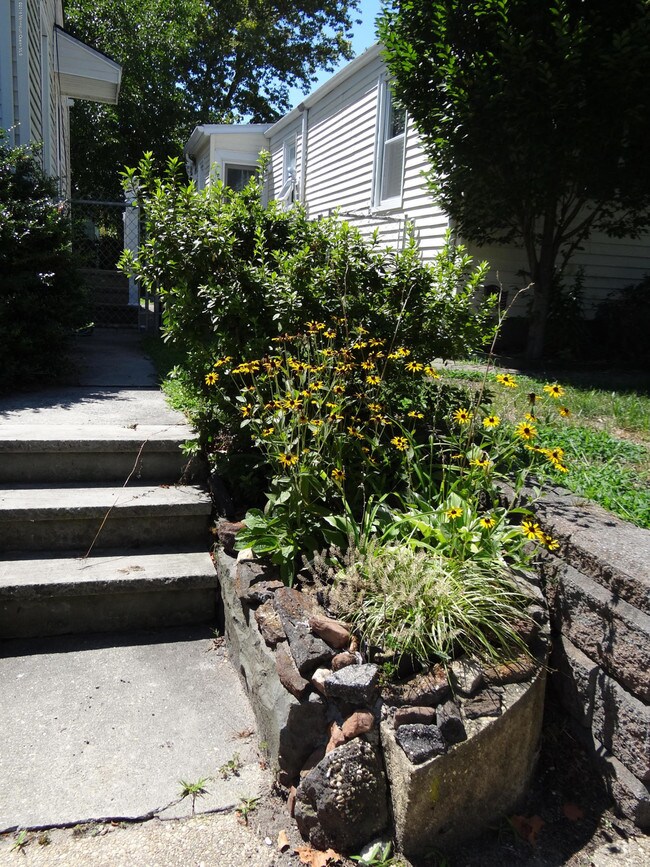 Building Photo - 132 Stockton Ave