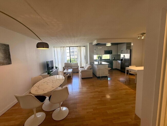 Building Photo - 16909 N Bay Rd