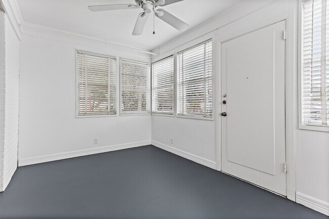 Building Photo - 1510 S Montreal Ave