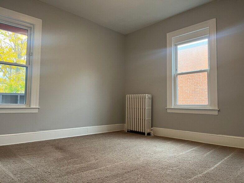 Building Photo - 276 Park Rd