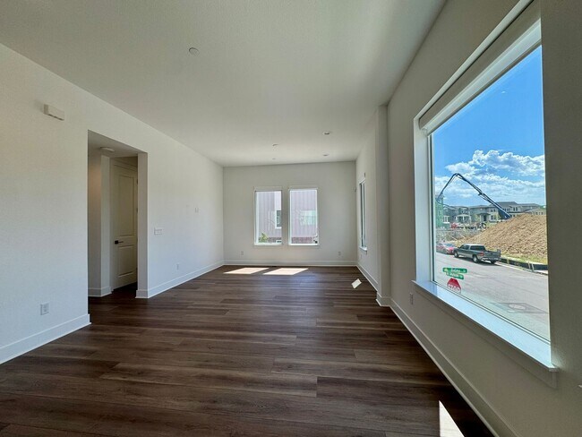 Building Photo - 706 Saddle Dr