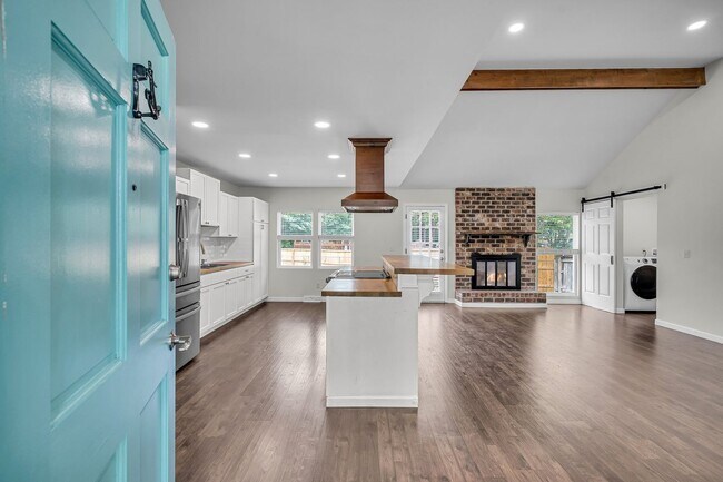 Building Photo - Comfortable Living with Modern Upgrades in Prime Goose Creek Location