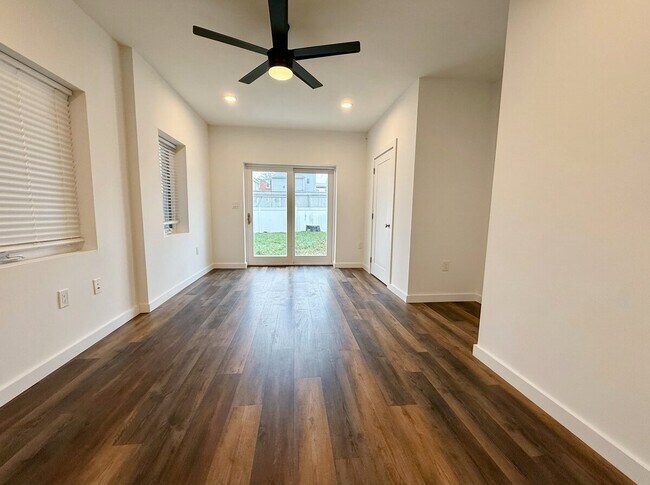 Building Photo - 451 Green Ln