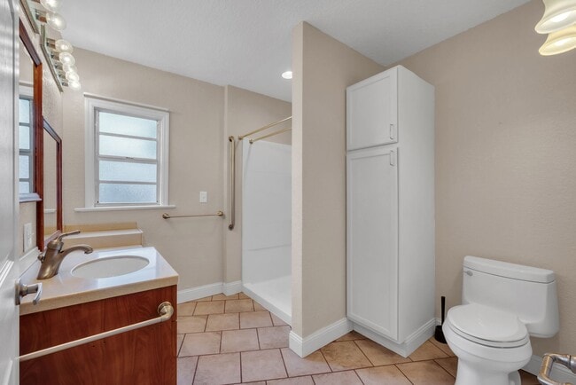 Building Photo - Norfolk