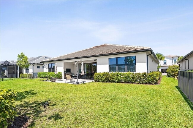 Building Photo - 4549 Pinehurst Trl W