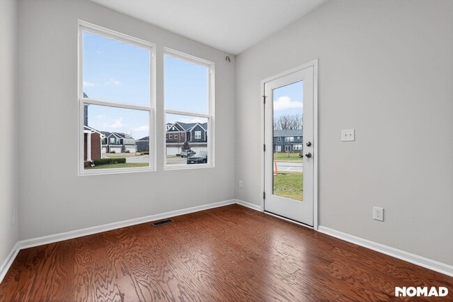 Building Photo - 2851 Fairgrove Cres