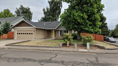 Building Photo - Great 3-Bedroom, 2-Bath Single Story Home ...