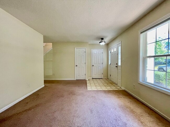 Building Photo - 806 Northwood Hills Ave