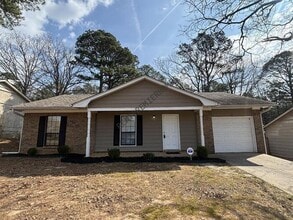 Building Photo - 111 Point W Cir