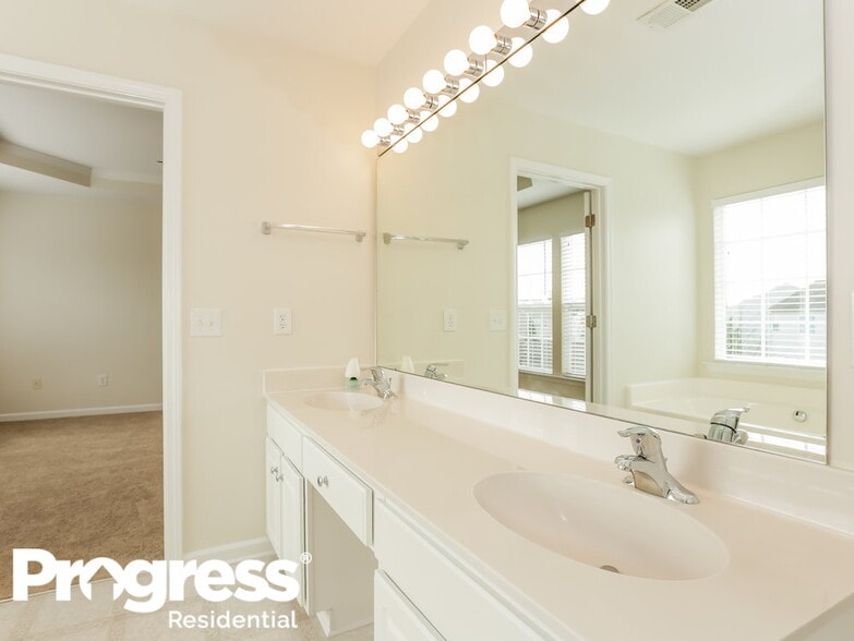 Building Photo - 10911 Claude Freeman Dr