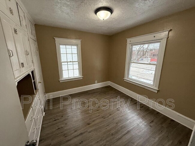 Building Photo - 6901 N 42nd St