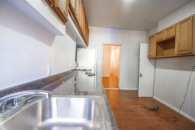 Building Photo - 579 Saint Johns Pl