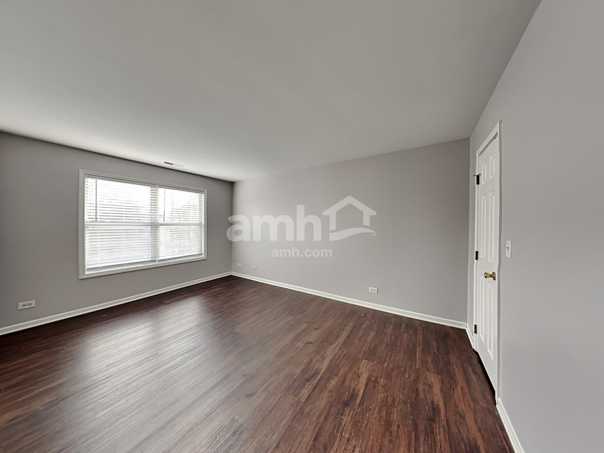 Building Photo - 2417 Deerfield Dr