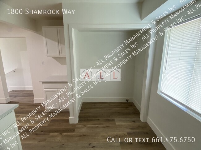 Building Photo - 1800 Shamrock Wy