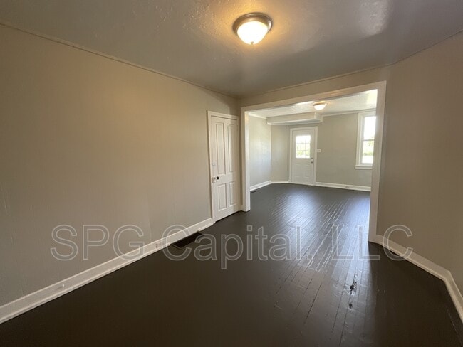 Building Photo - 715 Vander Ave