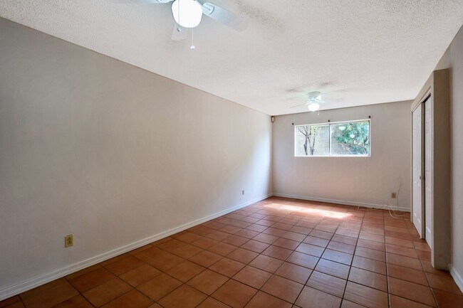 Building Photo - 6-Bedroom Residence Featuring Pool, Turf Yard & 2-Car Garage