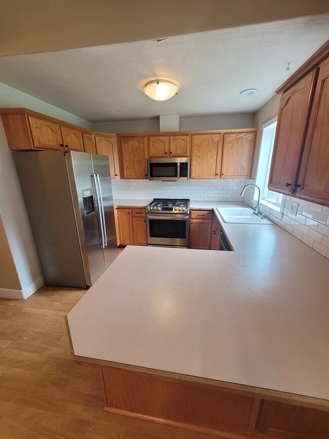 Building Photo - Charming and Spacious 3BB/2.5BA home for rent!  AVAILABLE NOW