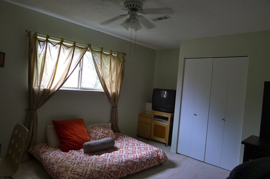 Building Photo - 108 Burwash Ave