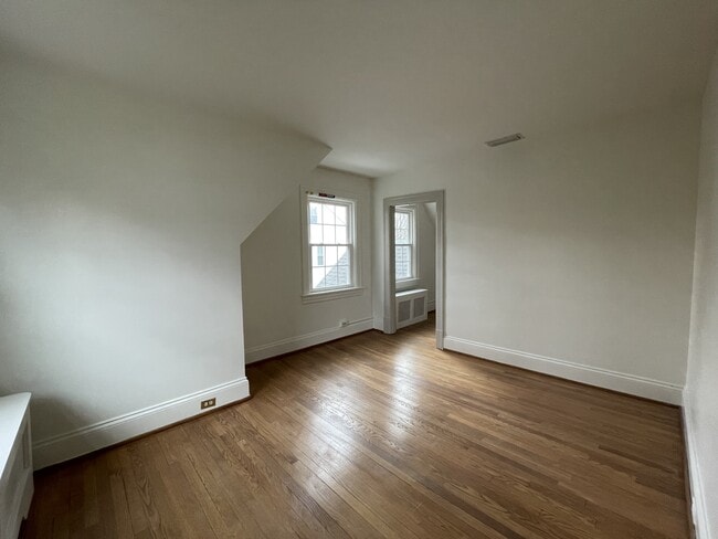 Building Photo - 3417 Plymouth Pl