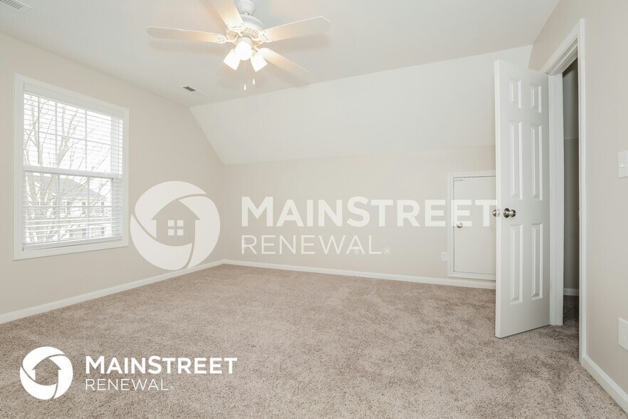 Building Photo - 4825 Green Spring Dr