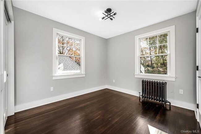 Building Photo - 200 Main St