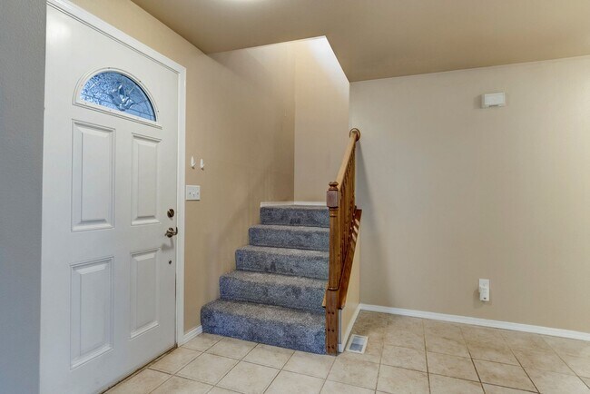 Building Photo - Charming Admirals Cove Home with Bonus Roo...