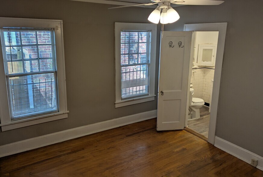 Building Photo - 1085 Bellevue Dr NE