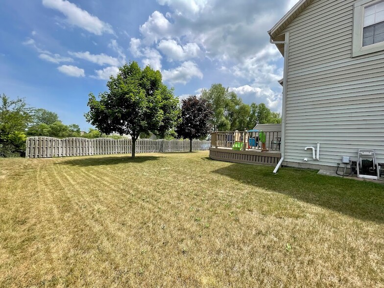 Building Photo - W194S8390 Summeridge Ct