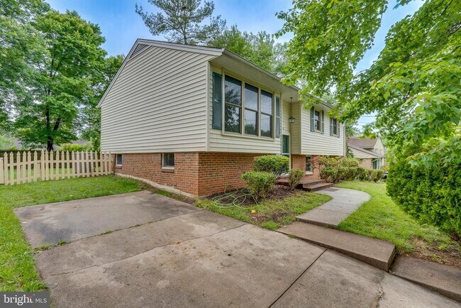 Building Photo - 14715 Lock Dr